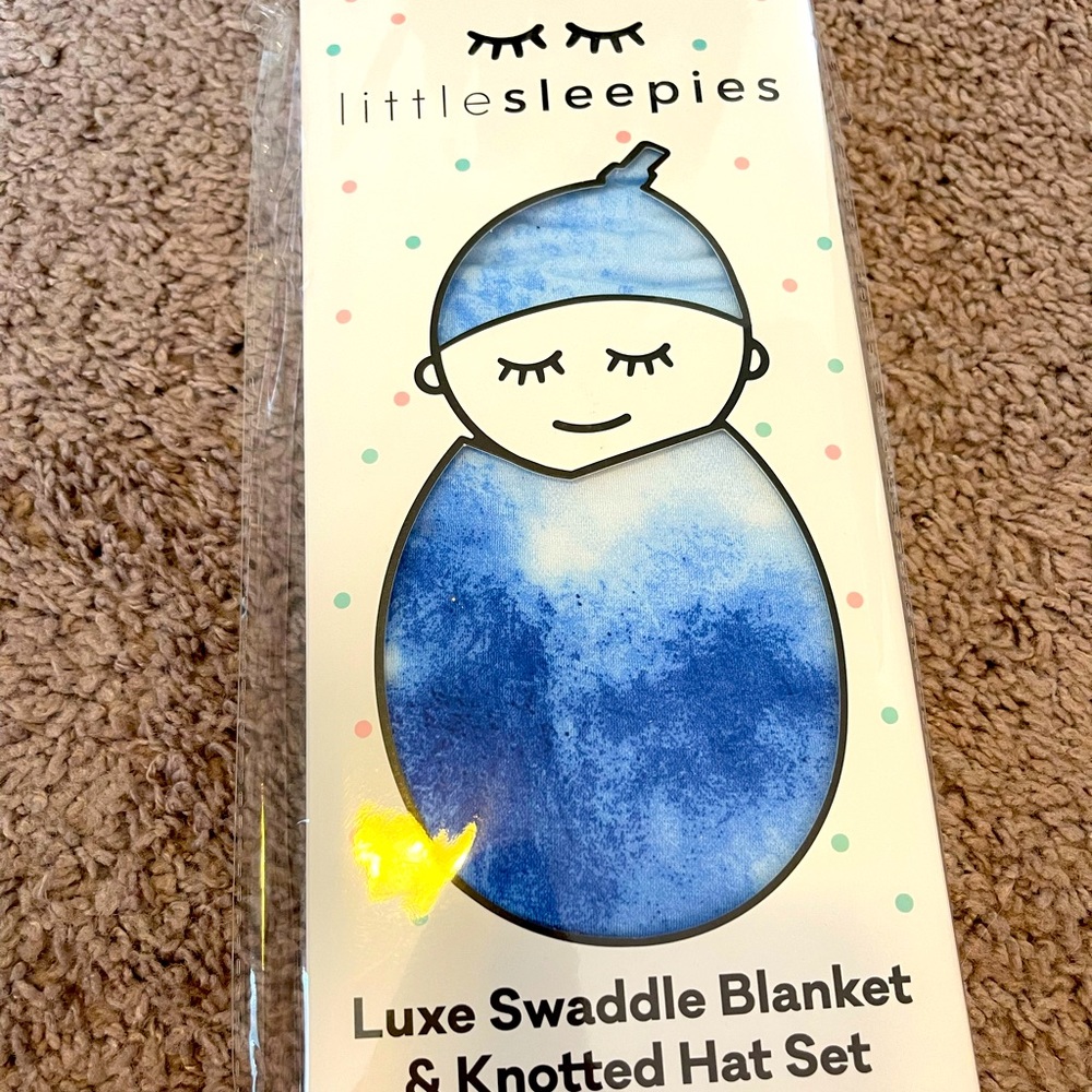 Little Sleepies Swaddle & knotted hat Set
